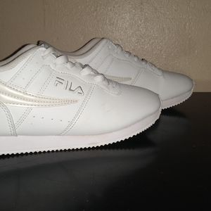 Women's Fila tennis shoes